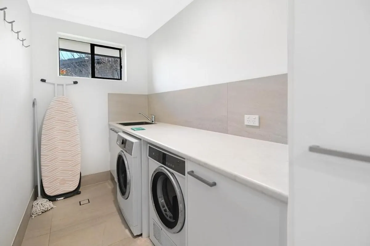 Riverside 3 Bedroom Sunny House In Surfers Paradise Gold Coast Holiday home