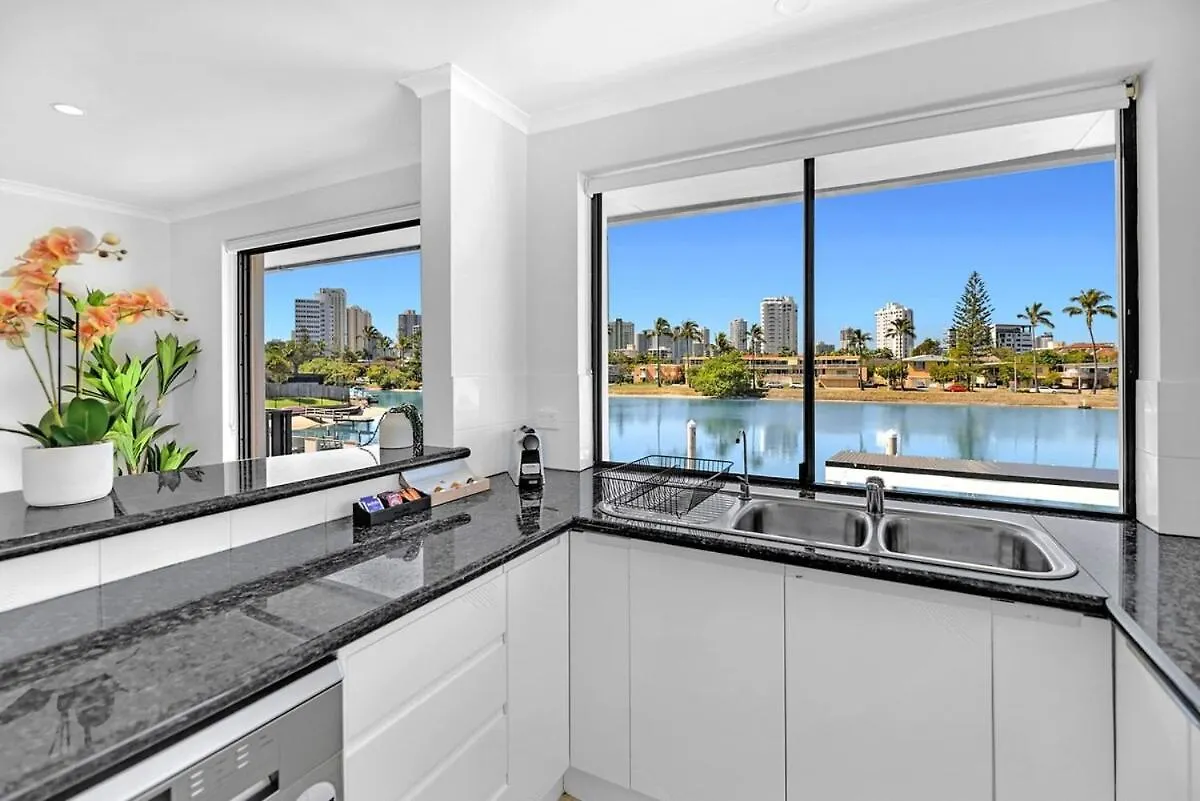 Riverside 3 Bedroom Sunny House In Surfers Paradise Gold Coast 0*,  Australia