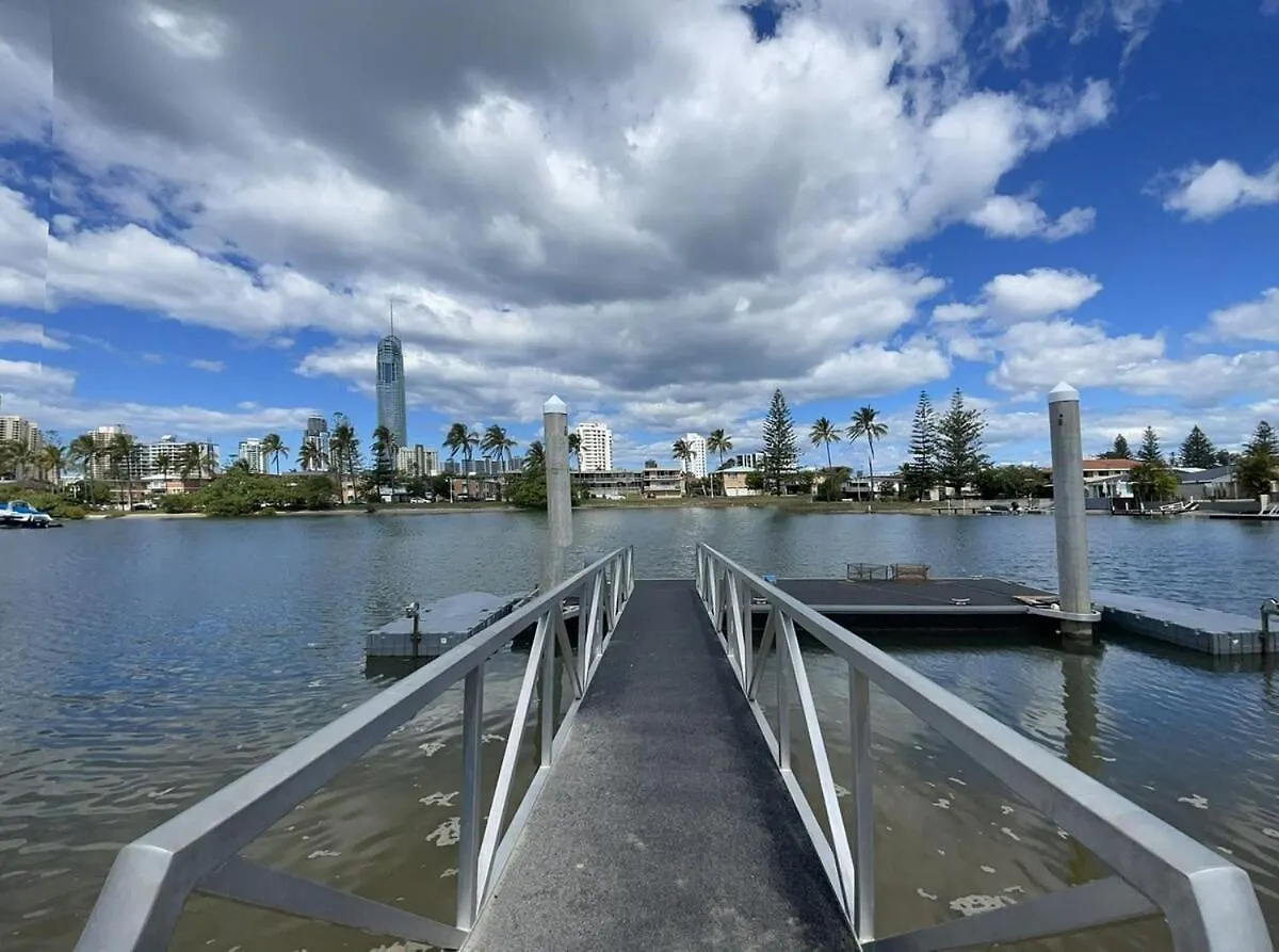 Riverside 3 Bedroom Sunny House In Surfers Paradise Gold Coast 0*,  Australia