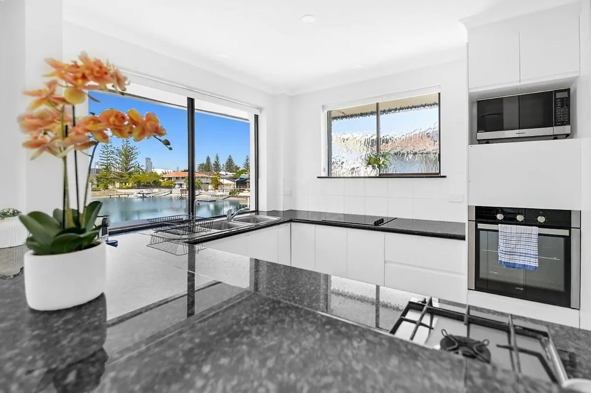 Holiday home Riverside 3 Bedroom Sunny House In Surfers Paradise Gold Coast